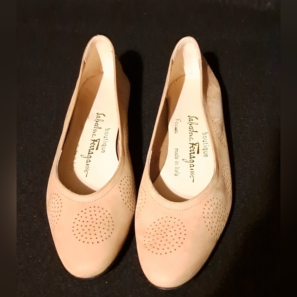 Salvatore Ferragamo Boutique  Suede Norina Flats - Camel Size 6 (4A) Narrow